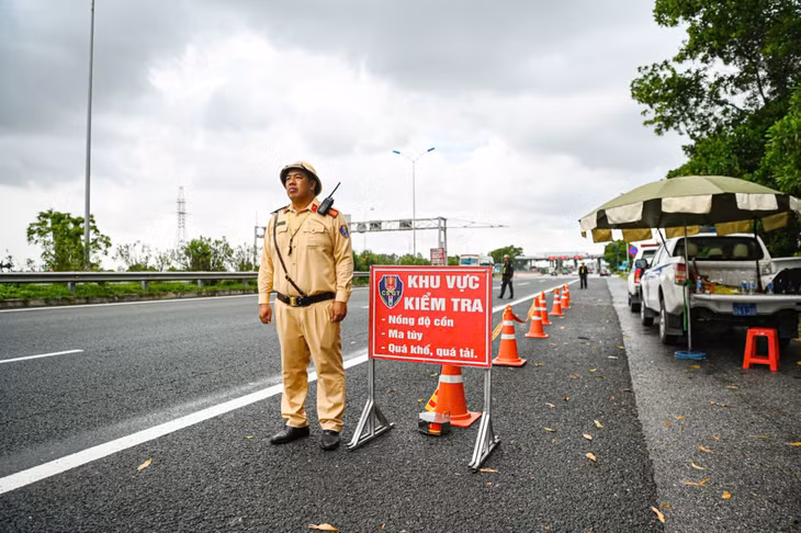 CSGT tăng cường kiểm tra trên các tuyến cao tốc