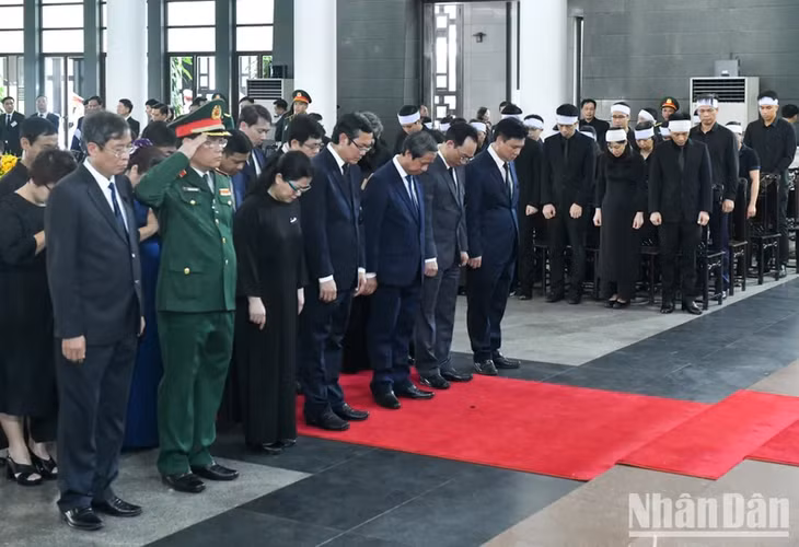 Đoàn Bộ Nông nghiệp và Phát triển nông thôn viếng Tổng Bí thư Nguyễn Phú Trọng