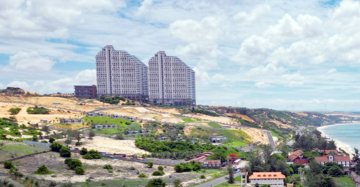 Dự án Apec Mandala Wyndham Mũi Né nằm trên đồi cao là một trong số 14 dự án có nguy cơ sạt lở