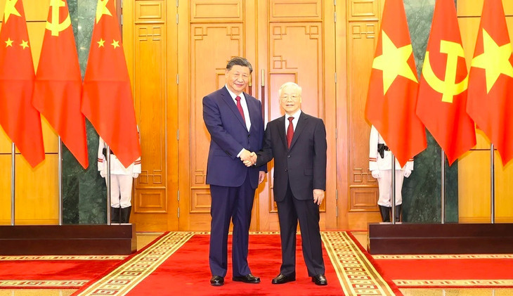 Tổng Bí thư Nguyễn Phú Trọng và Tổng Bí thư, Chủ tịch nước Trung Quốc Tập Cận Bình chụp ảnh chung. Ảnh: Trí Dũng/TTXVN