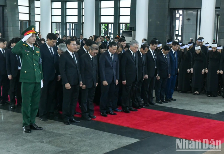 Đoàn Tòa án Nhân dân tối cao viếng Tổng Bí thư Nguyễn Phú Trọng