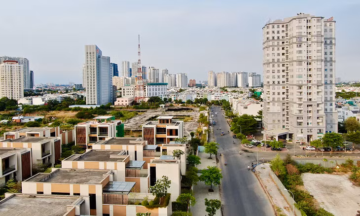 Một khu đô thị đang xây dở tại phường An Khánh, TP. Thủ Đức