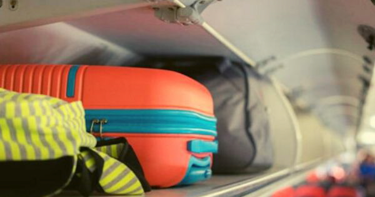 Hành khách tung tin có lựu đạn trong vali bị cấm bay 12 tháng. Ảnh minh họa