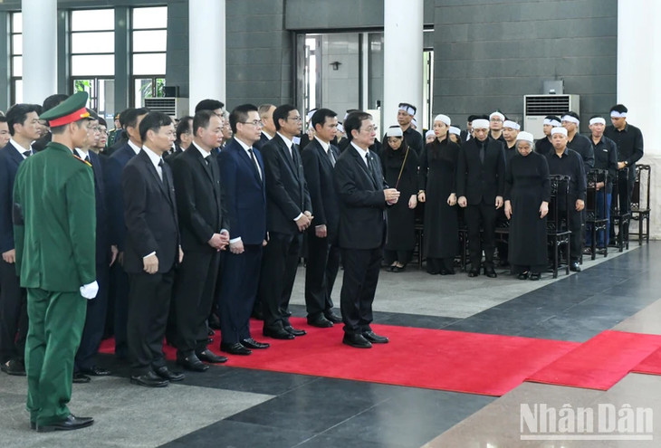 Đoàn Bộ Khoa học-Công nghệ viếng Tổng Bí thư Nguyễn Phú Trọng