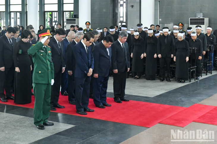 Đoàn Bộ Kế hoạch và Đầu tư viếng Tổng Bí thư Nguyễn Phú Trọng