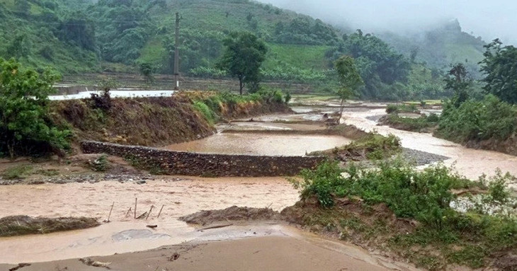 Xói lở tại thượng lưu công trình hồ Nà Tằm do ảnh hưởng của đợt mưa vừa qua. Ảnh minh họa