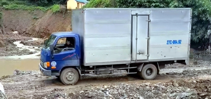 Tuyến Quốc lộ 12 đoạn qua xã Mường Pồn đã được thông xe bước 1 Tuyến Quốc lộ 12 đoạn qua xã Mường Pồn đã được thông xe bước 1