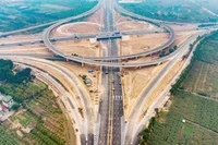 Việc sửa Luật Đầu tư công được đánh giá là cấp bách, cần thiết để tháo gỡ nhanh điểm nghẽn, vướng mắc thực tiễn, khơi thông nguồn lực, tạo tác động lan tỏa đóng góp cho phát triển kinh tế - xã hội. 