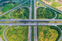 Hệ thống hạ tầng Việt Nam ngày càng khang trang, bề thế. Ảnh: Tuấn Anh