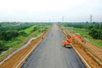 Theo kế hoạch đầu tư vốn ngân sách nhà nước năm 2024, một lượng vốn lớn sẽ được bố trí cho các dự án quan trọng quốc gia, dự án cao tốc, liên kết vùng, đường ven biển, dự án trọng điểm khác. Ảnh: Lê Tiên