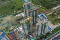 Sự bùng nổ của Trung Quốc được củng cố bởi mức đầu tư trong nước vào cơ sở hạ tầng và các tài sản vật chất khác cao bất thường, chiếm trung bình khoảng 44% GDP mỗi năm trong giai đoạn 2018 - 2021. Ảnh: Internet