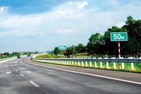 Nhà đầu tư tỏ ra dè dặt với các dự án PPP do thiếu những quy định để hiện thực hóa cơ chế chia sẻ rủi ro và những cam kết của khu vực công trong hợp đồng. Ảnh: Lê Tiên