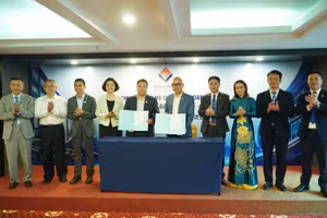 Lễ ký kết hợp tác giữa Hiệp hội Cửa Việt Nam với Hiệp hội Kết cấu kim loại xây dựng Trung Quốc.