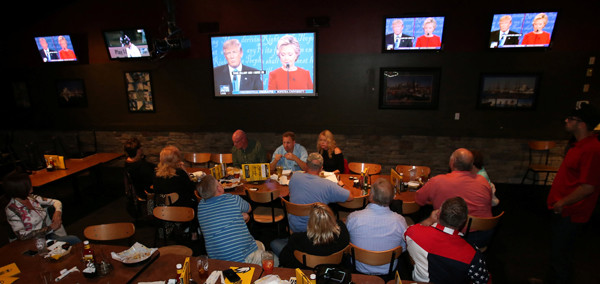 Trump và Clinton lần đầu tranh luận trực tiếp ảnh 3