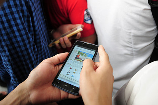 Xếp hàng rồng rắn mua tiền lưu niệm 100 đồng ảnh 6