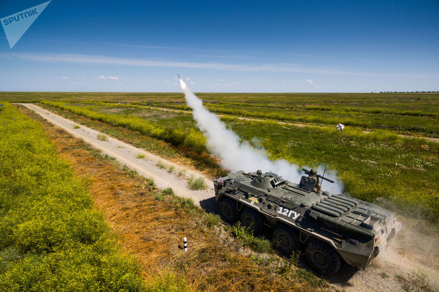  Tên lửa được bắn đi trong một cuộc thi dành cho các pháo phòng không tại vùng Krasnodar, Nga (Ảnh: Sputnik) 