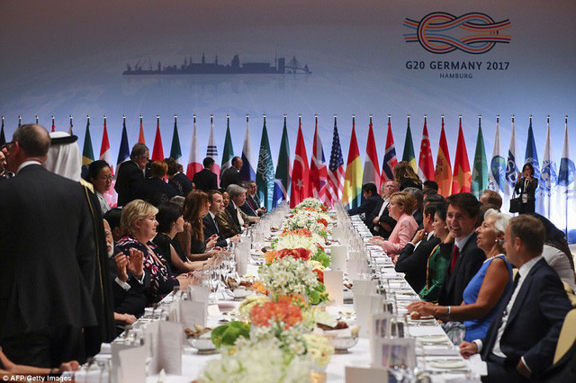  Bên lề cuộc họp, các nhà lãnh đạo G20 đã dùng tiệc tối cùng nhau. (Ảnh: Reuters) 