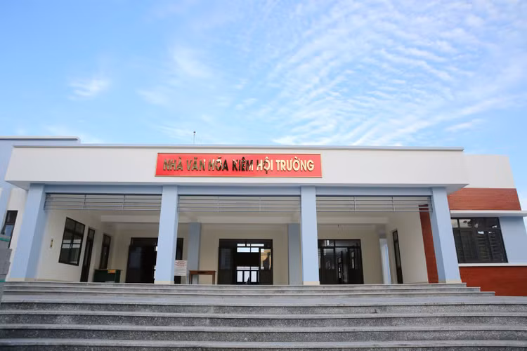 Ông Trịnh Văn Quyết tài trợ xây hội trường – nhà văn hóa xã và đường giao thông tại vùng đất quê hương