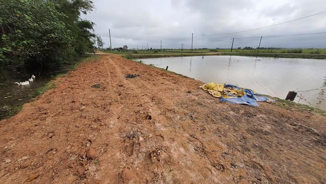 Đường đất đỏ khu quy hoạch được đầu tư "lấy lệ", qua loa