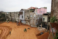 Khu vực bị sạt lở kéo dài khoảng 170m, rộng 30m, sâu 15m, với hơn 5.000m² đất bị phá hủy