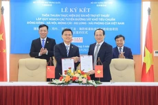 Cục Hợp tác kinh tế quốc tế, Bộ Thương mại Trung Quốc bàn giao dự thảo Báo cáo đầu kỳ nghiên cứu khả thi dự án Lào Cai - Hà Nội - Hải Phòng cho Bộ Xây dựng, đồng thời hai bên đã ký kết Thỏa thuận thực hiện hỗ trợ kỹ thuật lập quy hoạch 2 tuyến đường sắt Hà Nội - Đồng Đăng và Hải Phòng - Hạ Long - Móng Cái 