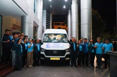 5 giờ sáng, đoàn xe cứu trợ của BSR với dòng chữ “Hướng về đồng bào lũ lụt miền Trung – Tây Nguyên” xuất phát đến các điểm chịu ảnh hưởng nặng nề do thiên tai tại tỉnh Đắk Lắk.