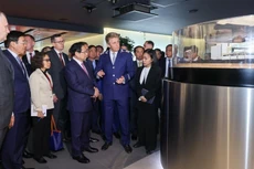 Thủ tướng Phạm Minh Chính cùng đoàn đại biểu cấp cao Việt Nam đã tới thăm, làm việc tại Trung tâm điều khiển hệ thống tàu điện ngầm Moscow - Ảnh: VGP/Nhật Bắc 