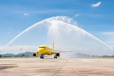 Nghi thức phun vòi rồng chào đón chiếc máy bay Airbus A320