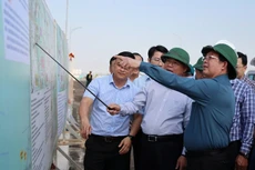 Phó Thủ tướng Hồ Quốc Dũng kiểm tra tình hình triển khai Dự án đầu tư xây dựng đường bộ cao tốc Khánh Hòa - Buôn Ma Thuột - Ảnh: VGP/Gia Huy