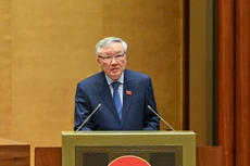 Phó Thủ tướng Thường trực Nguyễn Hòa Bình trình bày tờ trình về 3 dự án luật trong phiên họp sáng 27/10. (Ảnh: DUY LINH)