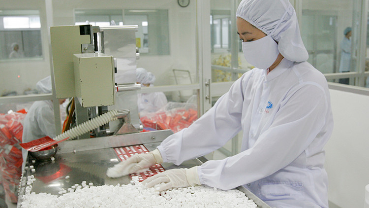 Việc hạ được giá thuốc qua kênh đấu thầu và giảm phí BOT của ngành giao thông trong năm 2017 sẽ tạo ra dư địa cho Chính phủ điều hành và kiểm soát lạm phát. Ảnh: Tường Lâm