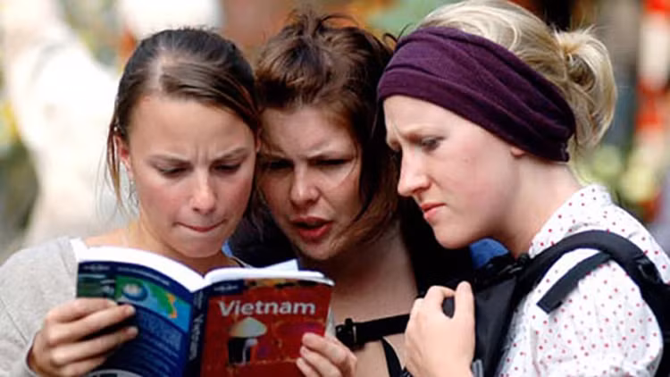 Tổng thu du lịch ước đạt 400.000 tỷ đồng