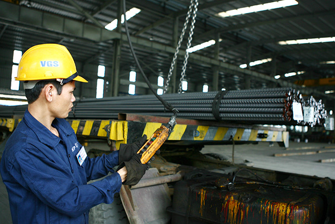 Thủ tướng yêu cầu báo chí tăng cường tuyên truyền, nâng cao nhận thức các chủ đầu tư, bên mời thầu thực hiện nghiêm túc việc sử dụng hàng hóa sản xuất trong nước