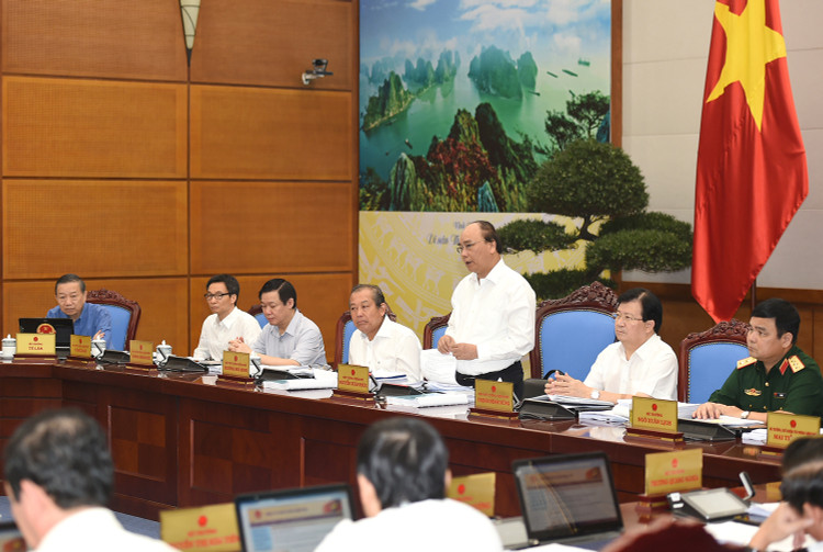 Thủ tướng Nguyễn Xuân Phúc chủ trì phiên họp Chính phủ chuyên đề pháp luật ngày 22/8. - Ảnh: VGP