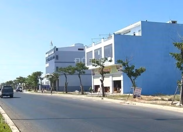 Đất nền khu Nam cầu Nguyễn Tri Phương có giá từ 4 - 5 triệu đồng/m2 thời điểm cuối 2015 - đầu 2016 đã tăng gấp đôi ở thời điểm hiện tại.