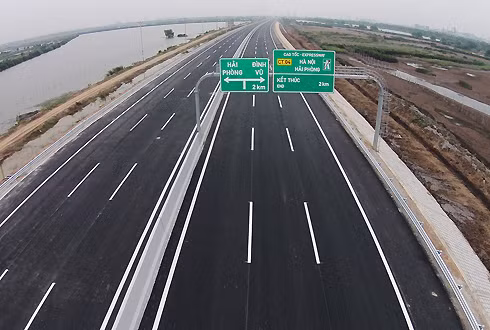 Vì sao chọn làm đường bộ cao tốc Bắc-Nam mà không phải đường sắt?