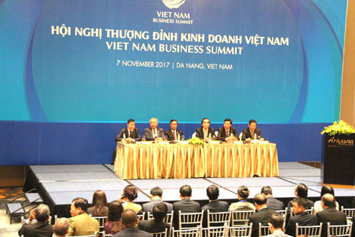 Phiên thảo luận về cách chính sách phát triển đặc khu kinh tế của Việt Nam trong khuôn khổ Hội nghị Thượng đỉnh Kinh doanh Việt Nam trong Tuần lễ Cấp cao APEC tại Đà Nẵng. Ảnh: VGP