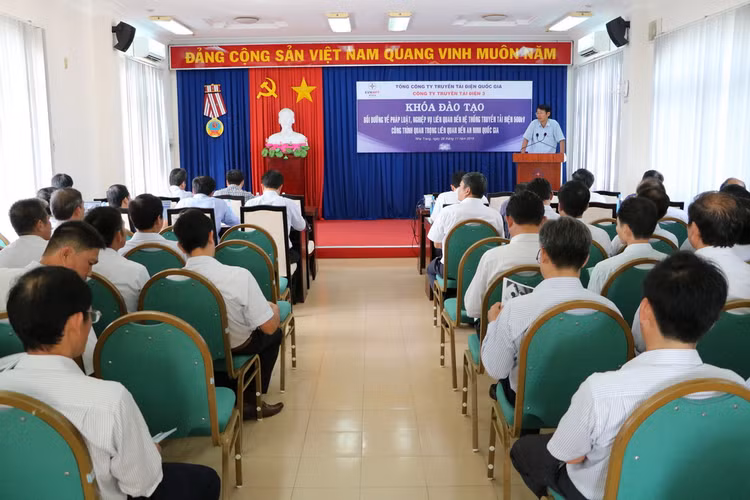 PTC3 bồi dưỡng về pháp luật và nghiệp vụ liên quan đến Hệ thống truyền tải điện 500 kV - Công trình quan trọng liên quan đến an ninh quốc gia