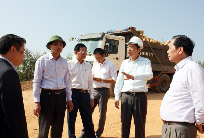 Bí thư Tỉnh ủy Quảng Ninh Nguyễn Văn Đọc kiểm tra dự án Hạ Long Monaco Resort ở đồi Cái Dăm, TP. Hạ Long.