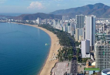 Chỉ sau vài năm, hàng chục nghìn căn hộ du lịch condotel ra đời cùng những cam kết lãi suất cao ngất ngưởng.