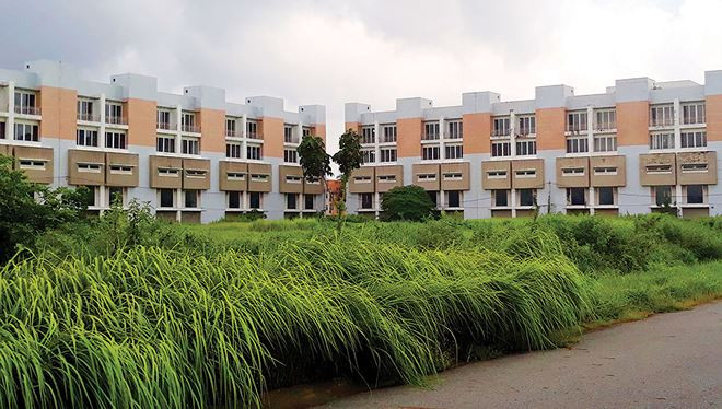 Dự án Đông Đô Đại Phố với hàng trăm căn nhà phố được xây dựng đang bị bỏ hoang do không có người ở.