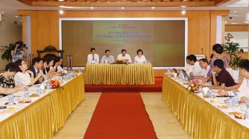 Ngày 8/8/2017, tại Hà Nội, diễn ra buổi Họp báo ra mắt thị trường chứng khoán phái sinh. Ảnh: TTXVN