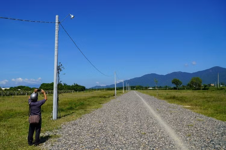 Hạ tầng trái phép trên khu đất nông nghiệp 10 ha tại xã Hàm Hiệp.