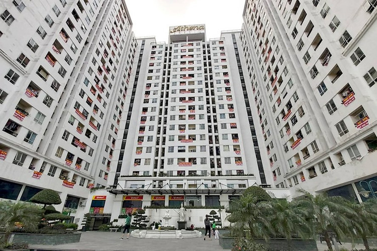 Nhiều lần cư dân chung cư Athena căng băng rôn để phản đối chủ đầu tư om quỹ bảo trì, chậm làm sổ đỏ.