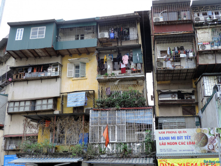 Sau 10 năm Hà Nội mới xây dựng, cải tạo lại được khoảng 1% trong tổng số hơn 1.500 chung cư cũ. 