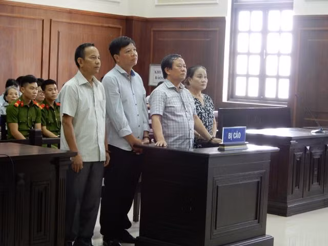 Vụ buôn lậu gỗ trị giá 63 tỷ đồng: Tăng hình phạt đối với 2 bị cáo