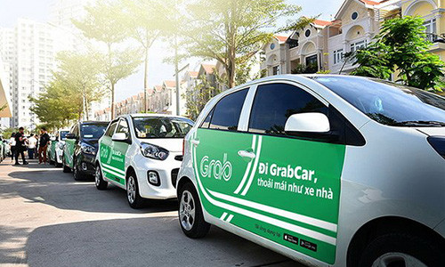 Tài xế taxi, Uber, Grab những ngày cận Tết khá kén khách.