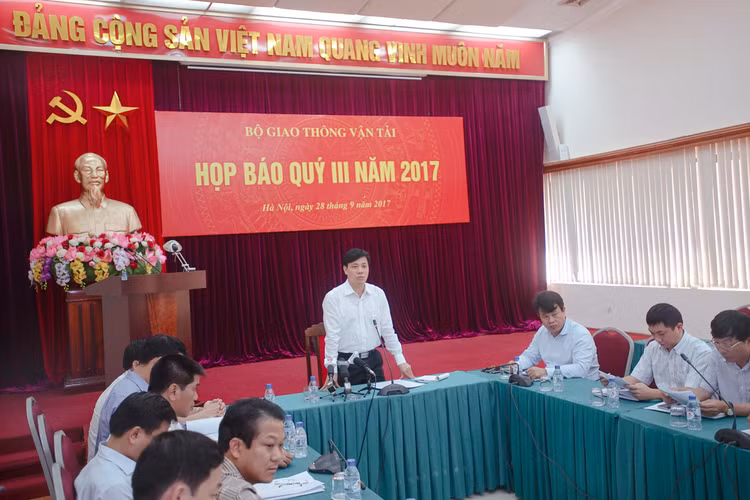 Thứ trưởng Bộ GTVT thừa nhận các sai phạm trong các dự án BOT thời gian vừa qua. Ảnh: VGP