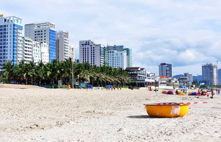 San sát bất động sản Nghỉ dưỡng được xây dựng ở Đà Nẵng