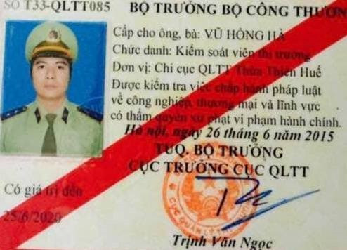 Hà dùng thẻ kiểm soát viên thị trường để đi cầm cố, mượn tiền 2 tỷ đồng của nhiều người rồi không trả